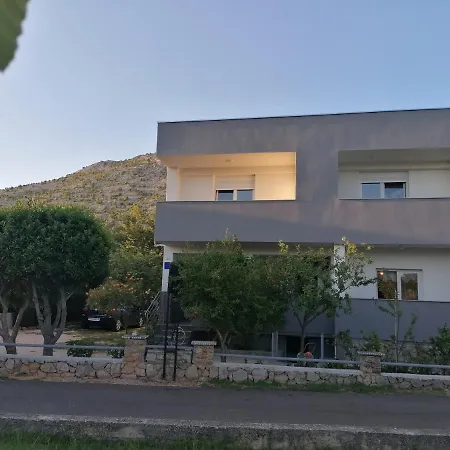 Apartament Lota *