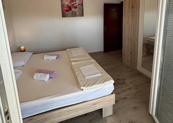 Lota Lägenhet Starigrad Paklenica