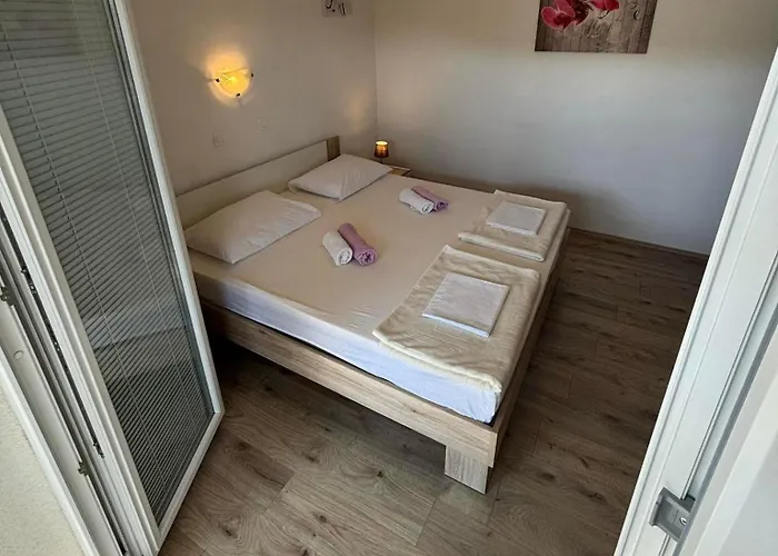 Lota * Starigrad Paklenica