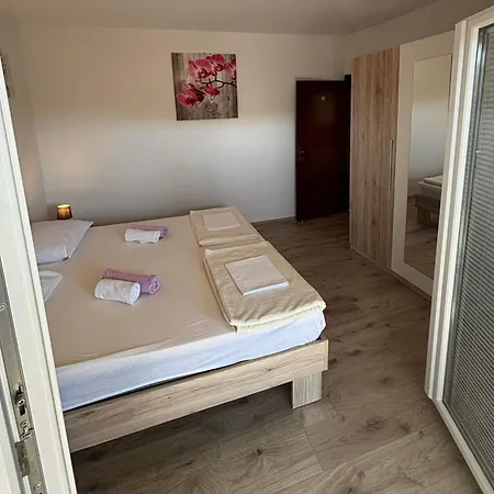 Lota Apartmán Starigrad Paklenica