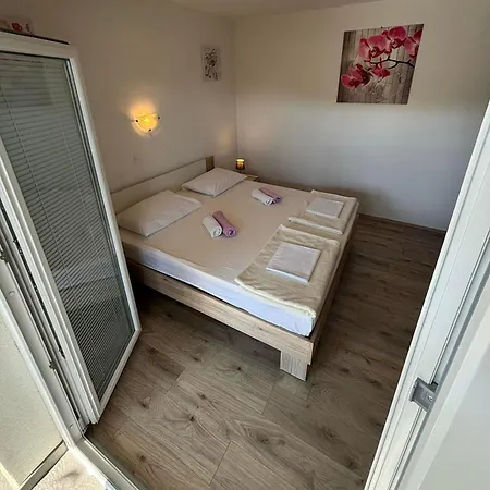 Lota * Starigrad Paklenica